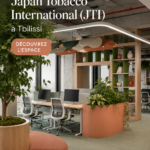 Bureau moderne et inspirant de JTI à Tbilisi, combinant design et confort.
