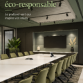 Salle de réunion avec décoration verte et plantes d'intérieur