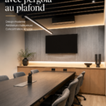 Salle de réunion moderne avec une pergola au plafond, créant une ambiance lumineuse