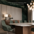 Une table de conférence sur mesure en bois avec un design élégant dans un bureau moderne.