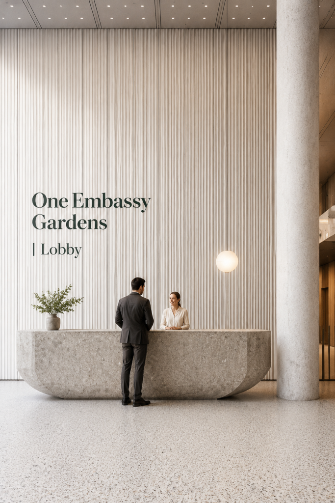 Vue du lobby d'One Embassy Gardens, un espace moderne et accueillant.