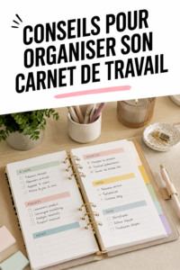 Carnet de travail bien organisé avec des notes colorées et des surligneurs