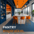 Une pantry colorée avec des étagères bien organisées