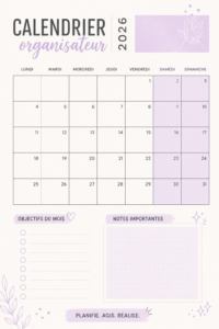 Un calendrier 2026 sur un bureau avec des notes et des stylos.