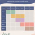 Calendrier de travail avec un diagramme Gantt en pastel sur un bureau