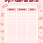 Un bel organisateur de tâches en bois sur un bureau élégant, mettant en avant une ambiance chaleureuse.