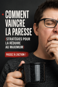 Une femme souriante en train de travailler dans un environnement organisé, symbolisant la lutte contre la paresse.