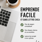 Femme souriante devant un bureau, symbolisant la facilité d'entreprendre
