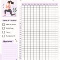 Femme utilisant un tracker d'activité pendant une séance de sport, symbole de productivité et de bien-être