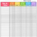 Un enseignant utilisant un calendrier numérique pour organiser son emploi du temps.